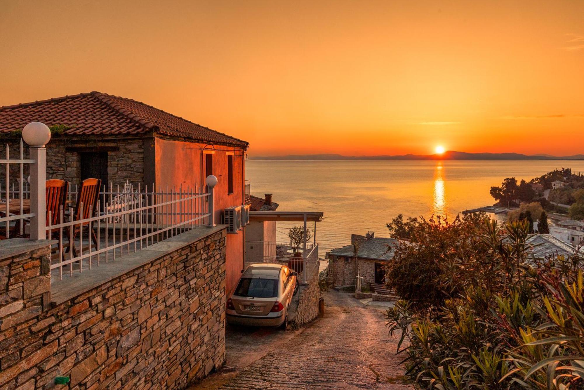 Με Θέα Το Ηλιοβασιλεμα 2 Villa Áfissos Dış mekan fotoğraf