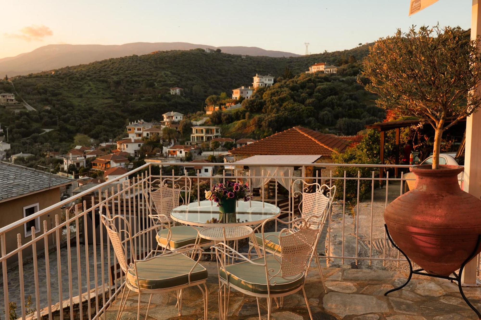 Με Θέα Το Ηλιοβασιλεμα 2 Villa Áfissos Dış mekan fotoğraf