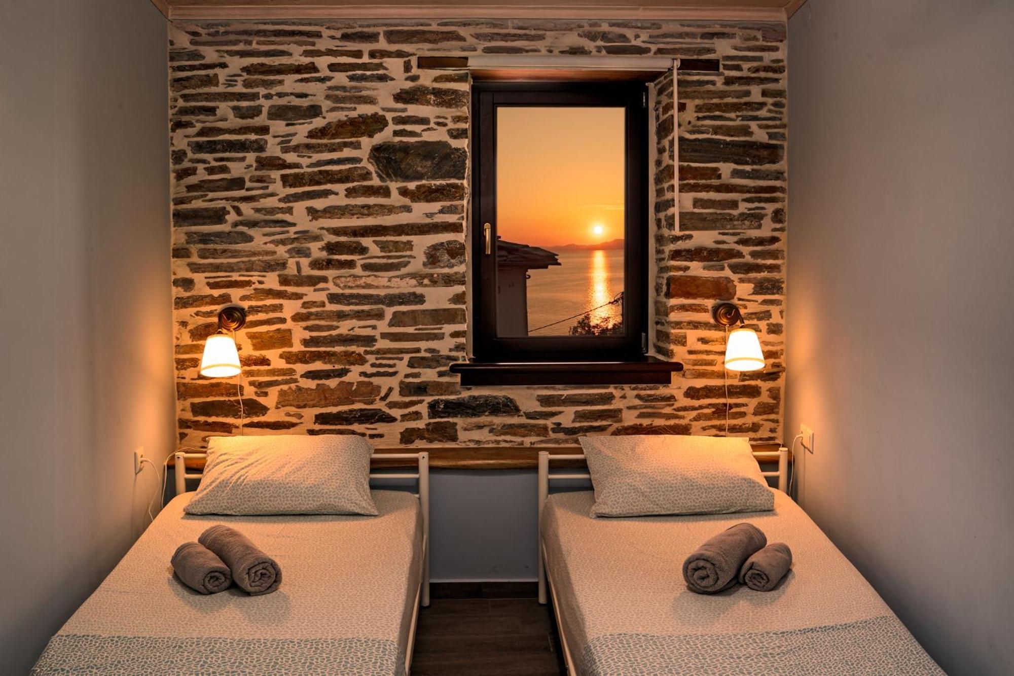 Με Θέα Το Ηλιοβασιλεμα 2 Villa Áfissos Dış mekan fotoğraf